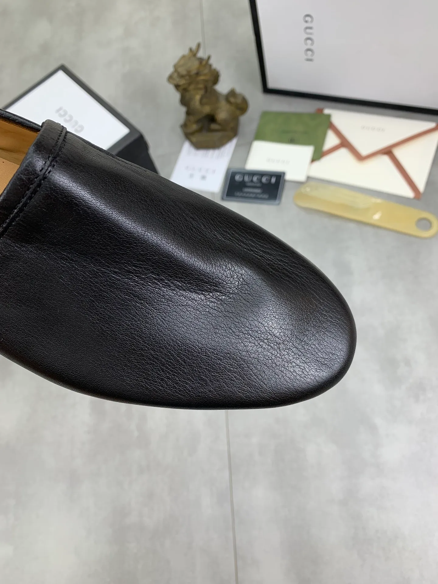 Men's Men's Shoes 💰P500💰【New Style】Water-dyed Niuli Gucci's most popular selection of lazy slip-on leather shoes (Gucci) official website latest Gucci lazy leather shoes, hot style 💥 simple and elegant style, exclusive for trendy men. Unique official website latest brand original double G embossing Elements 👑 Original Gucci decoration, fashionable and elegant, fabric original calfskin ✅ fully imported first-layer cowhide lining, official website designated wear-resistant, rubber business outsole, classic model taken at the counter in real life 🎬38-44 Black brown white optional